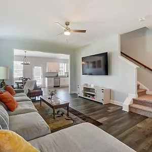  Holiday home New!! Cozy In Charlotte, Near White Water Center, Uptown & Airport! United States
